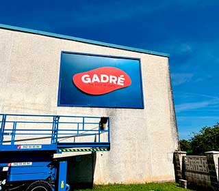 Cartelería-exterior-para-fábrica-en-Laredo-Cantabria