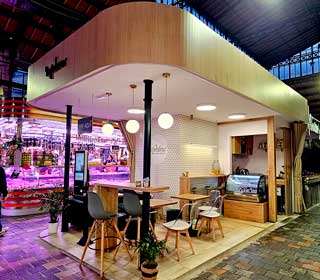 Decoración-con-vinilo-de-cafetería-en-Mercado-de-Santander