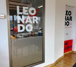 Decoración-con-vinilo-de-empresa-conservera-en-Laredo-Cantabria