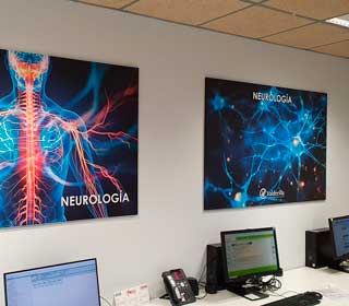 Decoración-de-oficina-con-cuadros-personalizados-en-Santander